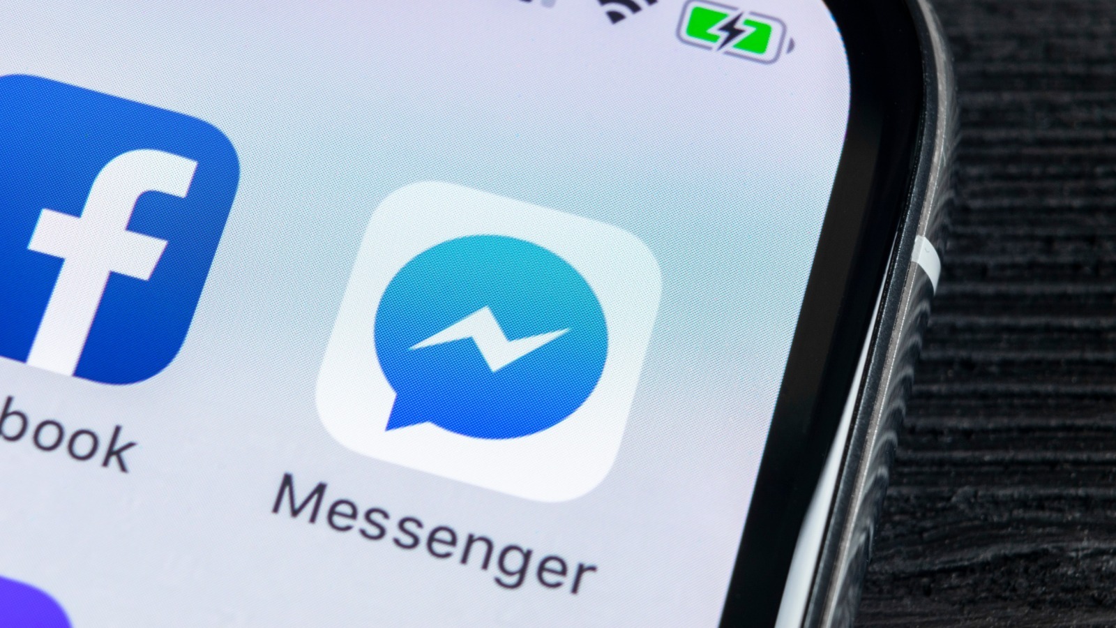 New Facebook Messenger Features Let You Ping Everyone Or Alert No One